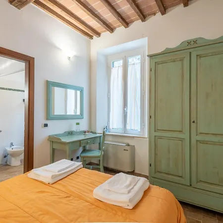 Podere La Miniera And Food Bed and Breakfast 3*